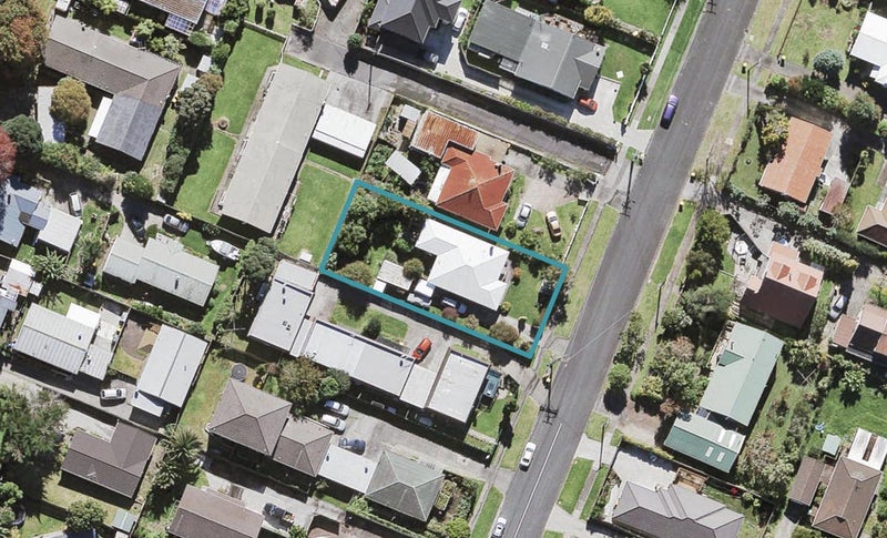96 Lynwood Road, New Lynn, Auckland - Carousel 1