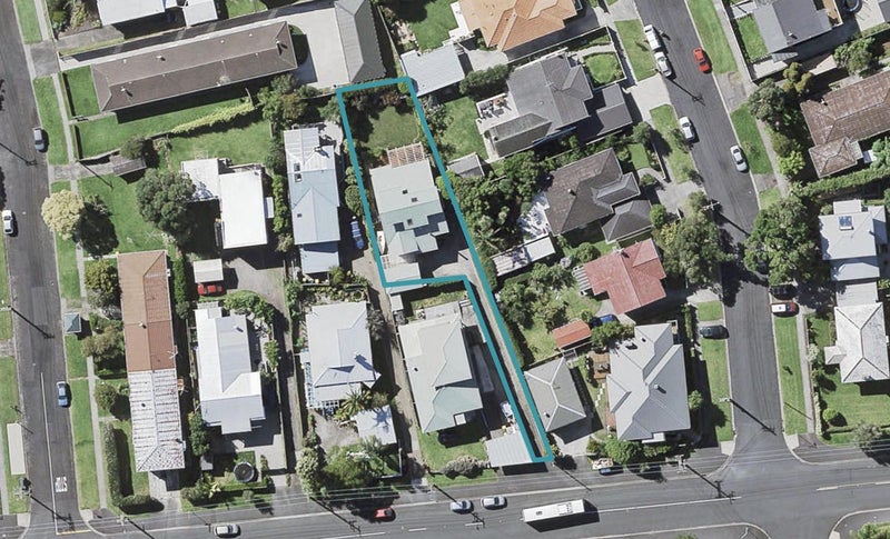 26 Old Lake Road, Narrow Neck, Auckland - Carousel 1