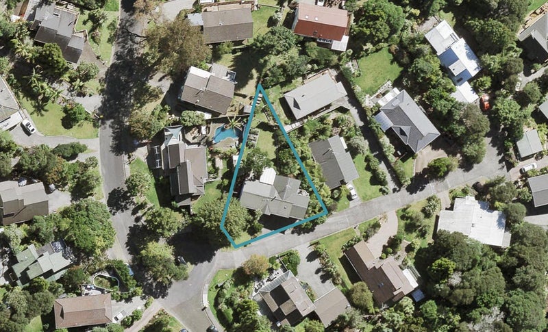 22 Longfellow Parade, Glen Eden, Auckland - Carousel 1