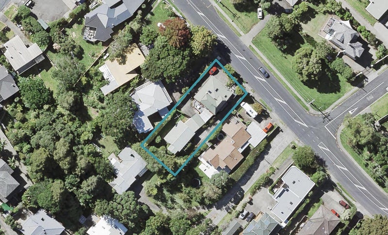 2/270 Beach Road, Campbells Bay, Auckland - Carousel 1