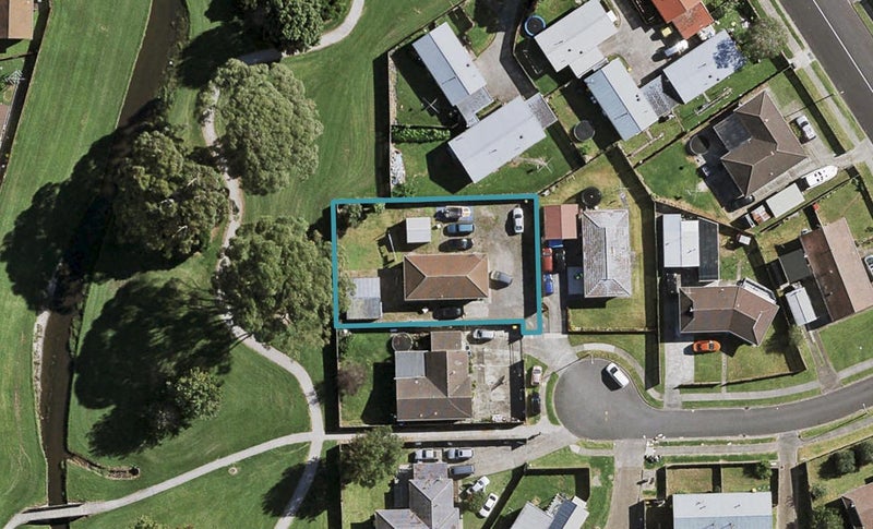 7 Ixia Place, Wiri, Auckland - Carousel 1