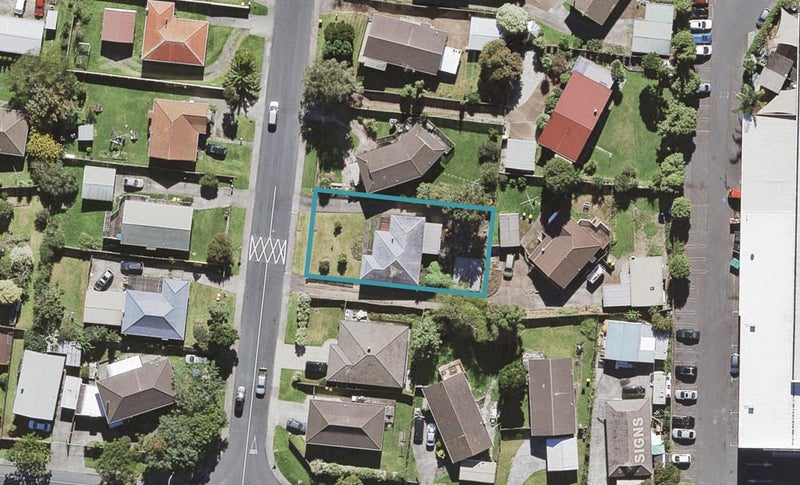 11 Tudor Road, Henderson, Auckland - Carousel 1
