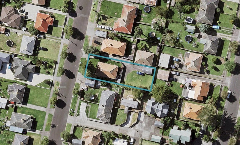 14 Kawiti Avenue, Point England, Auckland - Carousel 1