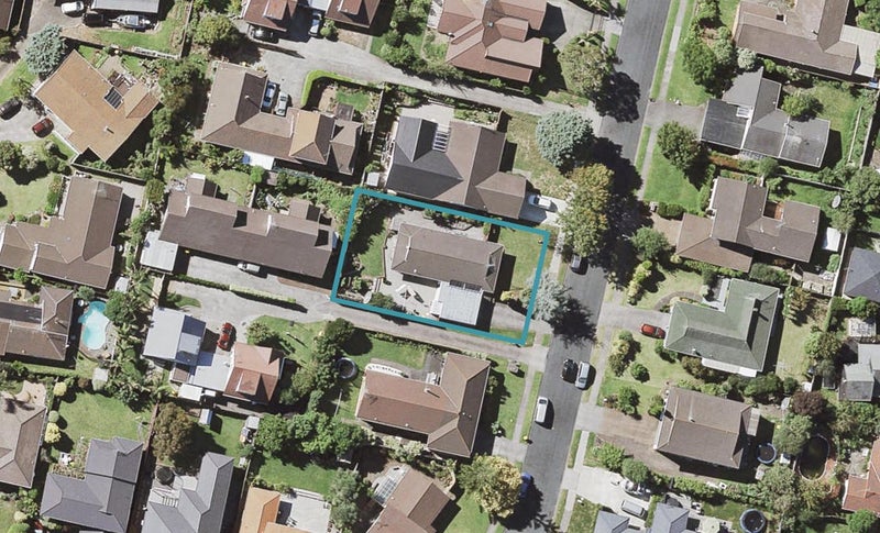11 Cornelian Crescent, Half Moon Bay, Auckland - Carousel 1