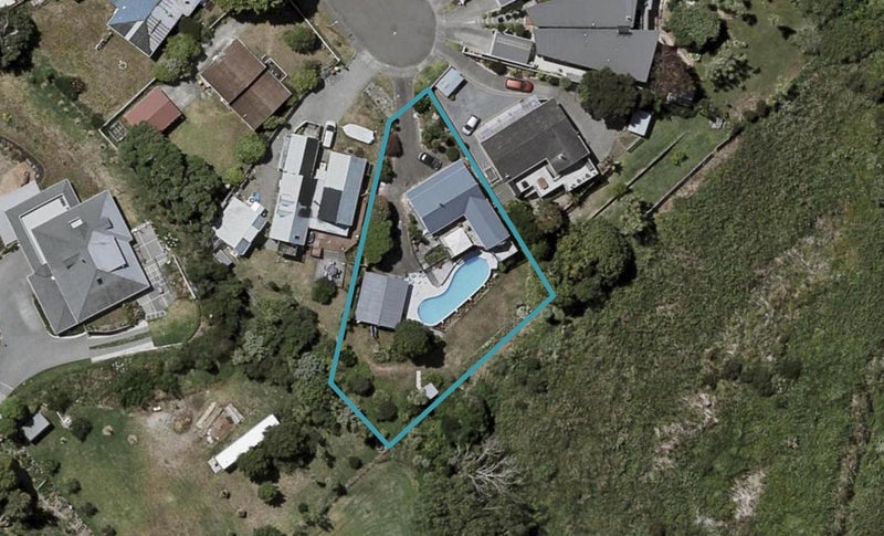 28 Freyberg Crescent, Waikanae Beach, Waikanae - Carousel 1