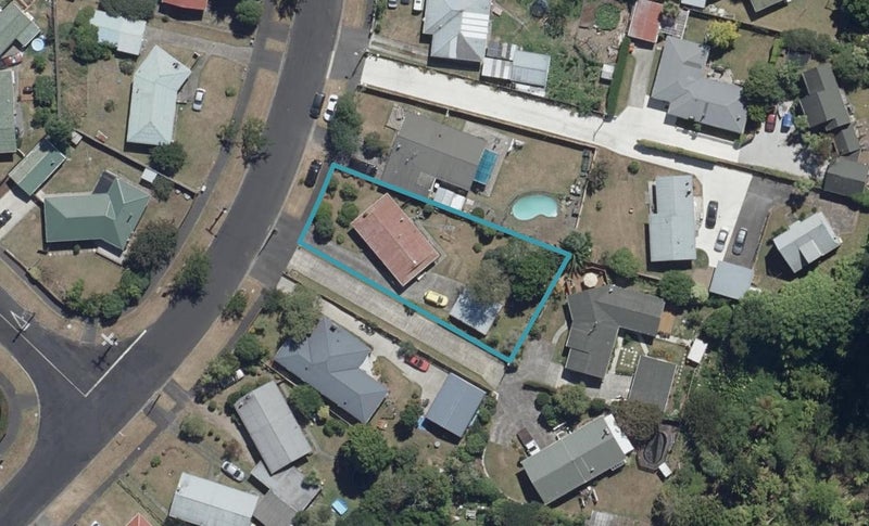 84 Lewis Street, Glenview, Hamilton - Carousel 1
