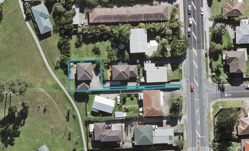 258B Te Atatu Road, Te Atatu South, Auckland - Carousel 1