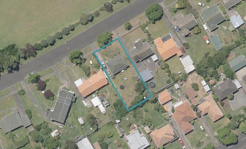 16 Broughton Street, Whanganui East, Whanganui - Carousel 1