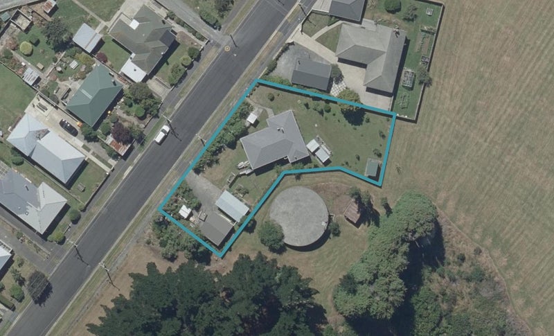 9 Tilburn Street, Halfway Bush, Dunedin - Carousel 1