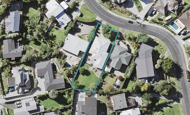 21 Montgomery Crescent, Cockle Bay, Auckland - Carousel 1