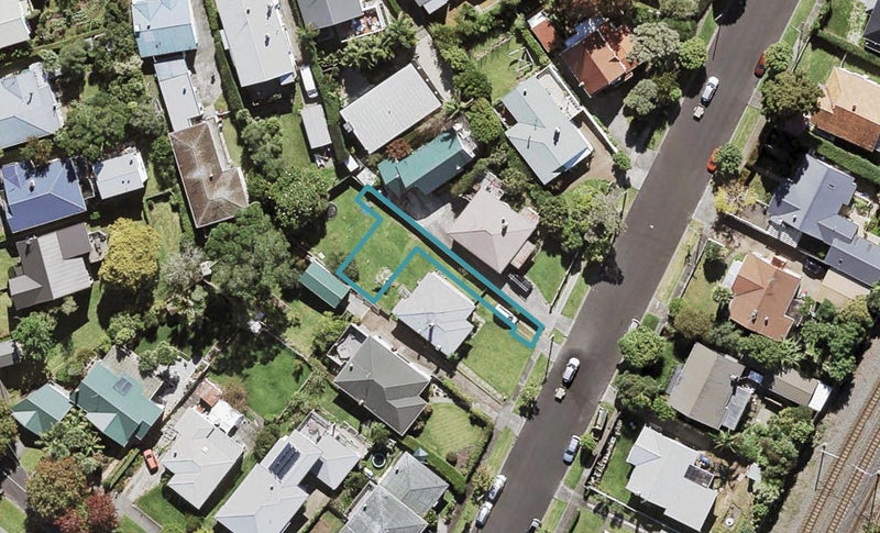 4D Thomas Avenue, Mount Albert, Auckland - Carousel 1