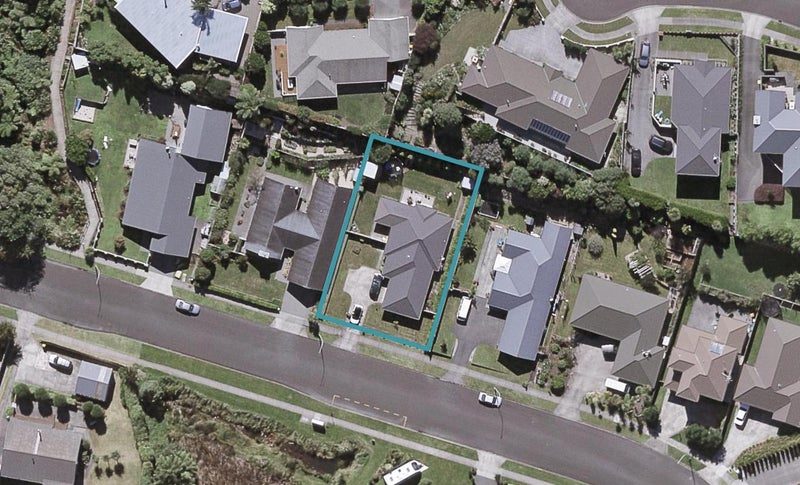 15 Ainslee Street, Highlands Park, New Plymouth - Carousel 1
