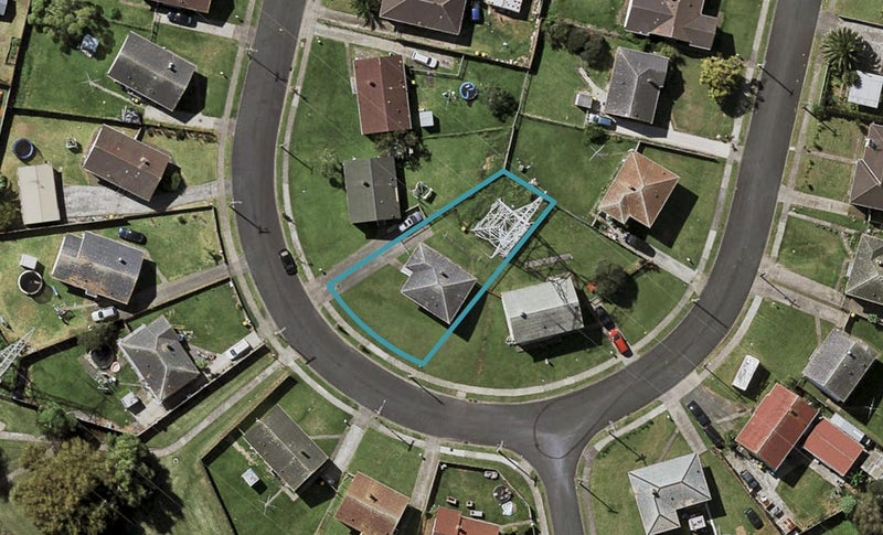 16 Featherston Crescent, Otara, Auckland - Carousel 1
