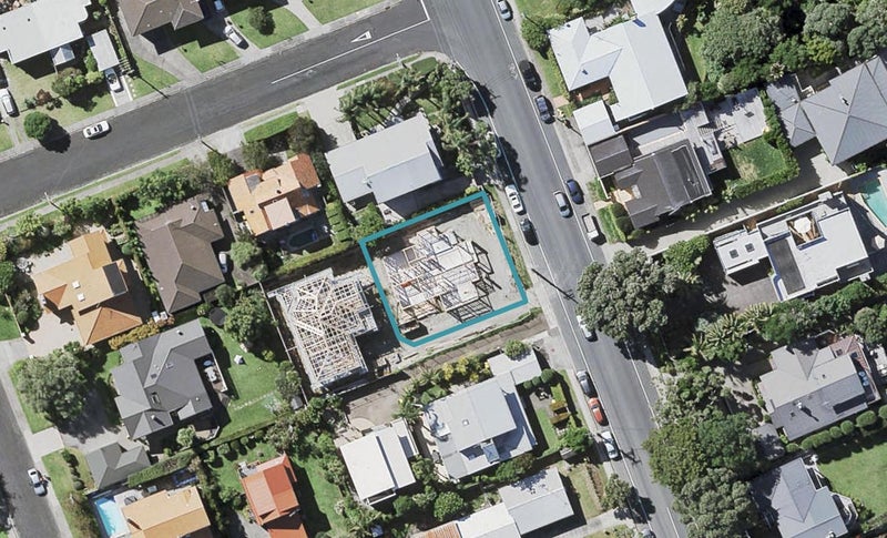 11 Seacliffe Avenue, Belmont, Auckland - Carousel 1