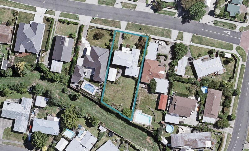 8 Golding Road, Taradale, Napier - Carousel 1