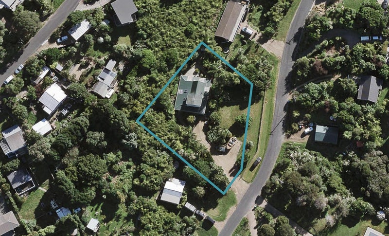 15 Kennedy Road, Surfdale, Waiheke Island - Carousel 1