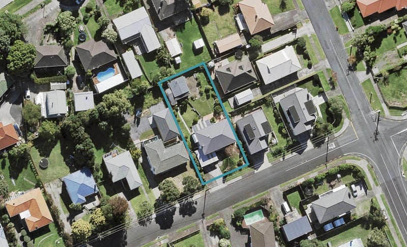 68 Sherwood Avenue, Te Atatu South, Auckland - Carousel 1