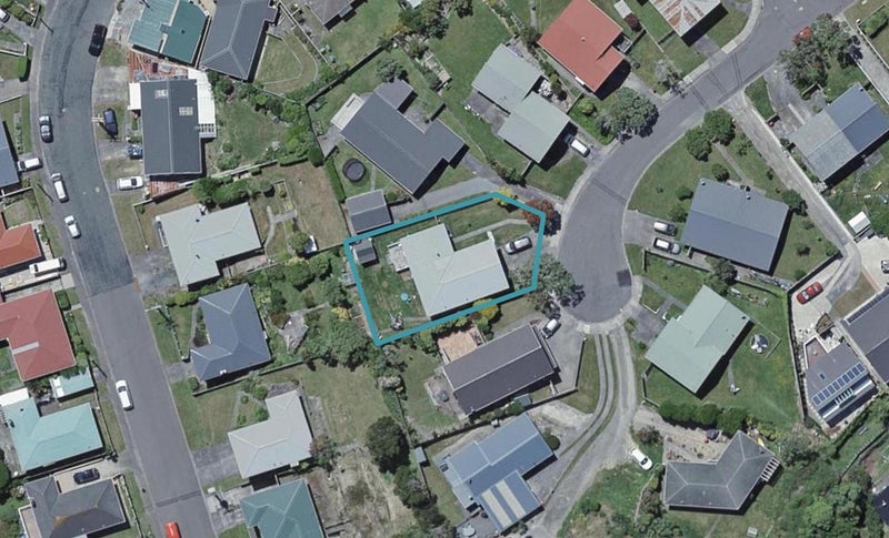 12 Cheyne Walk, Newlands, Wellington - Carousel 1