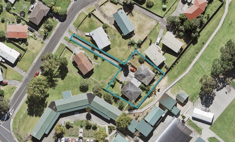7 Timandra Place, Massey, Auckland - Carousel 1