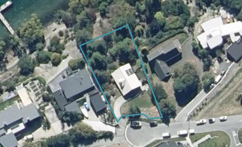 15 Lewis Road, Kelvin Heights, Queenstown - Carousel 1