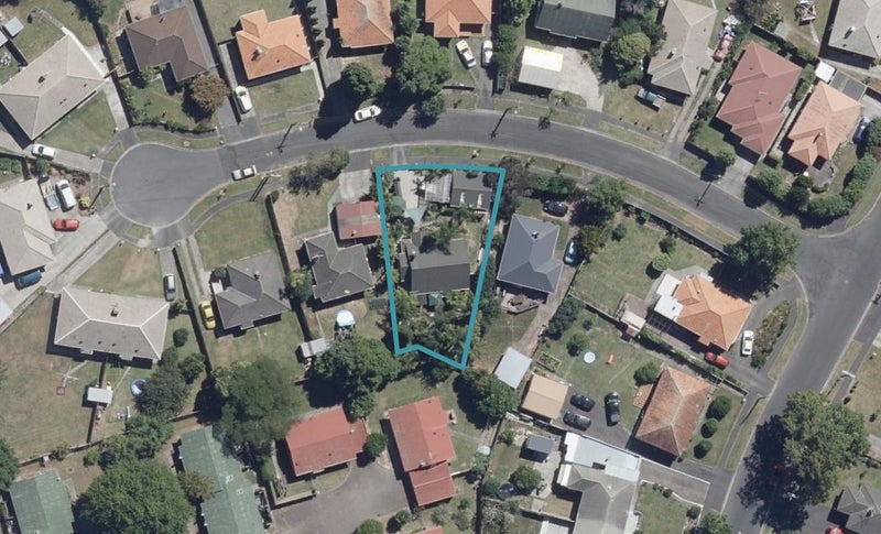 4 Watts Crescent, Hamilton East, Hamilton - Carousel 1