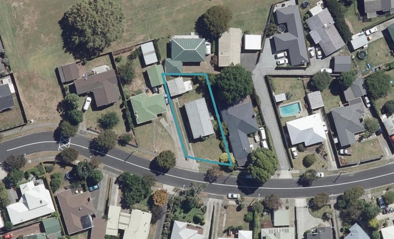 9 Laurence Street, Queenwood, Hamilton - Carousel 1