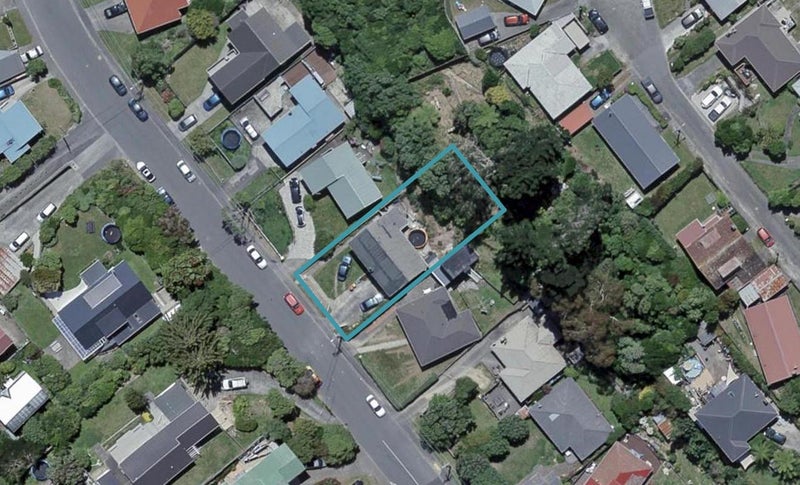 35 Black Rock Road, Newlands, Wellington - Carousel 1