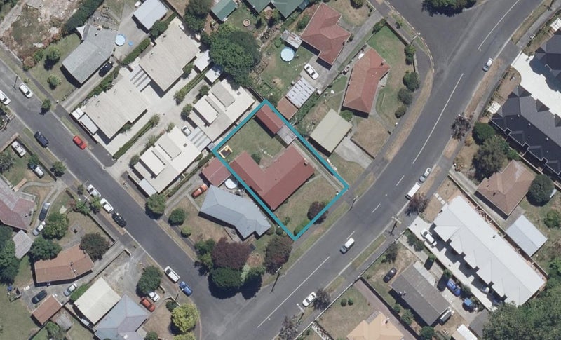 69 Carrington Avenue, Silverdale, Hamilton - Carousel 1