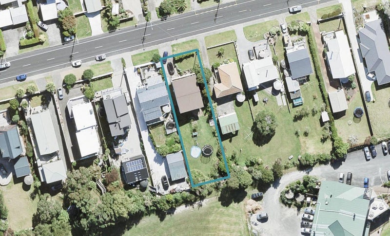 1323 Whangaparaoa Road, Army Bay, Whangaparaoa - Carousel 1