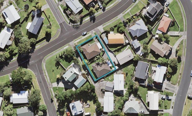 2/13 Cyril Crescent, West Harbour, Auckland - Carousel 1