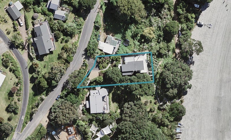 20 Korora Road, Oneroa, Waiheke Island - Carousel 1