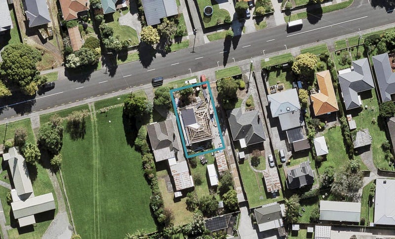 22 Taikata Road, Te Atatu Peninsula, Auckland - Carousel 1