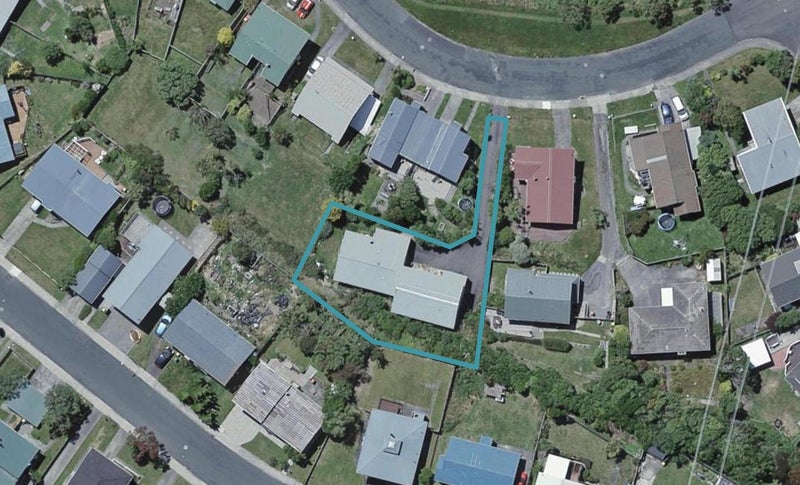 40A Colchester Crescent, Newlands, Wellington - Carousel 1
