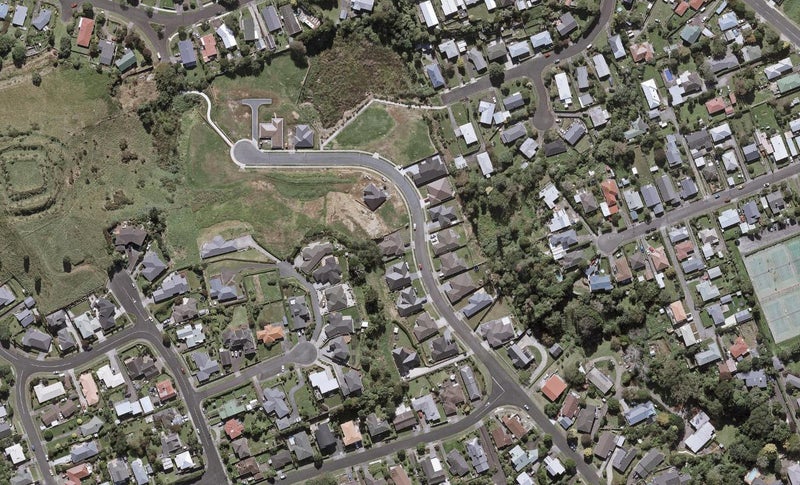 39 Magnolia Drive, Westown, New Plymouth - Carousel 1