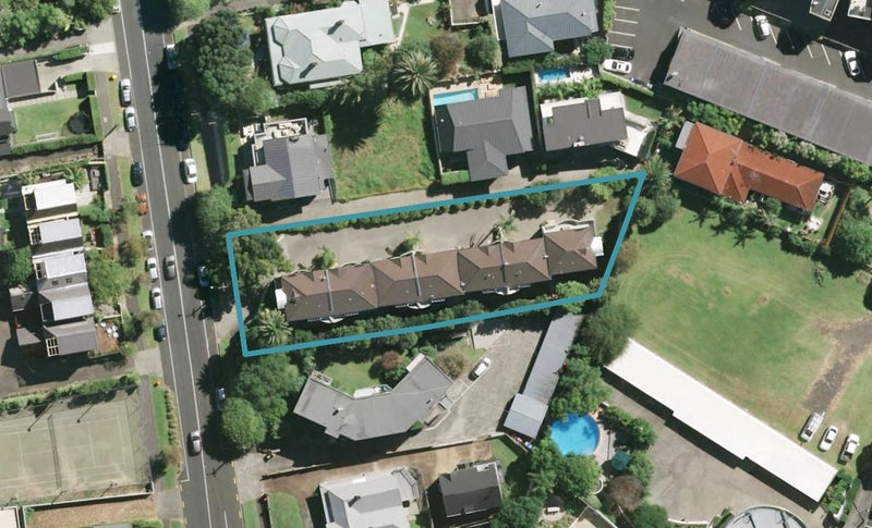 2/9 Curran Street, Herne Bay, Auckland - Carousel 1
