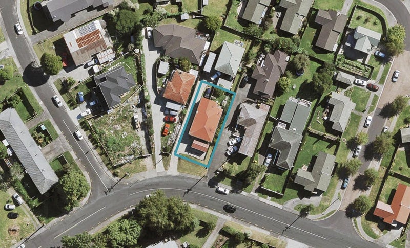 18 Awaroa Road, Sunnyvale, Auckland - Carousel 1