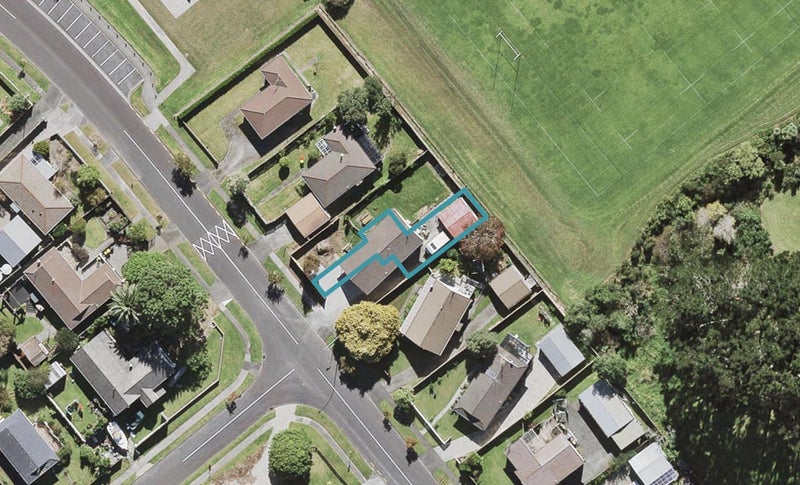 17B Granville Drive, Massey, Auckland - Carousel 1