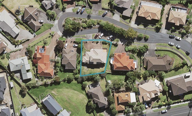 8 McFetridge Place, Hillcrest, Auckland - Carousel 1