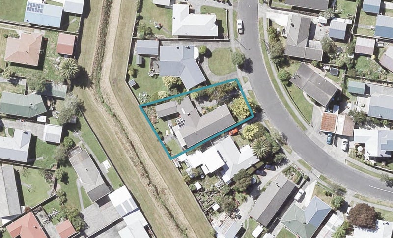 9 Momona Street, Wainuiomata, Lower Hutt - Carousel 1