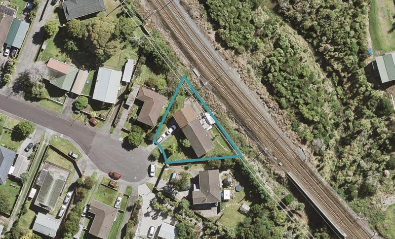 16 Benita Place, Sunnyvale, Auckland - Carousel 1