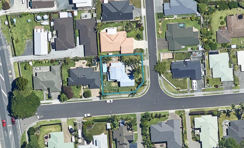 5 Pembroke Drive, Bethlehem, Tauranga - Carousel 1