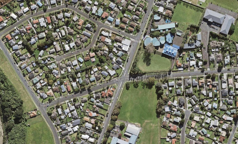 98 Mountain Road, Mangere Bridge, Auckland - Carousel 1