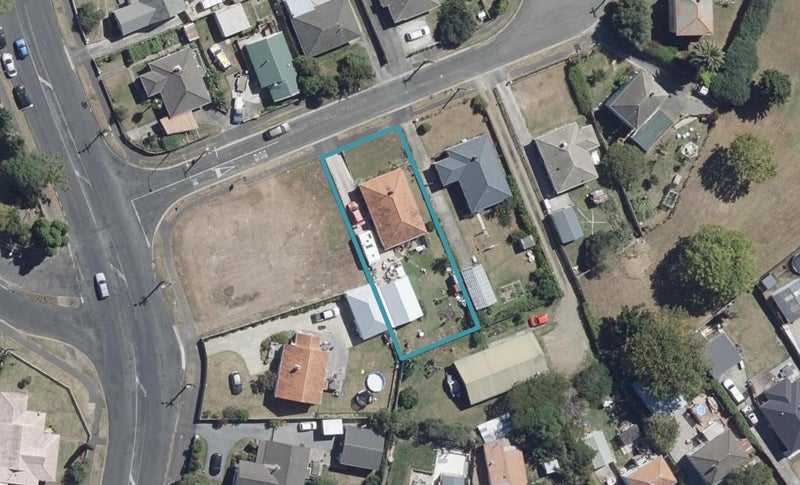 2 Denz Street, Maeroa, Hamilton - Carousel 1