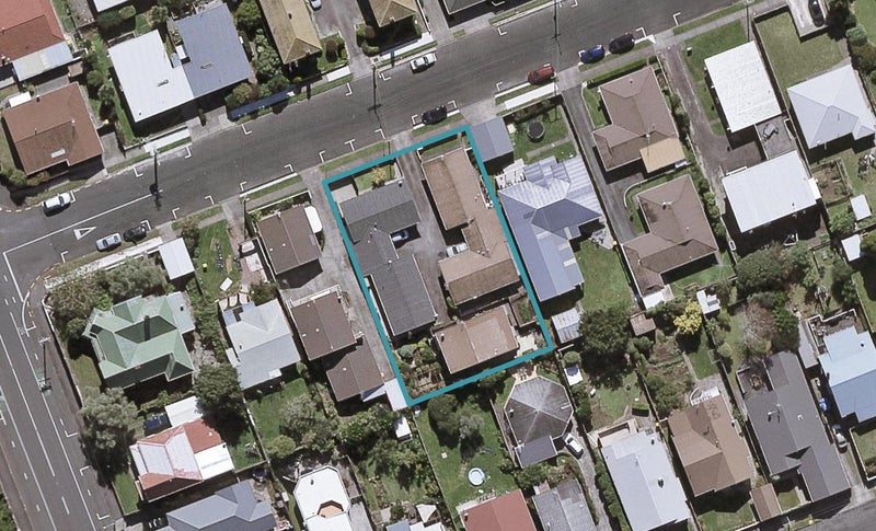 2/41 Fulford ST, Central, New Plymouth - Carousel 1