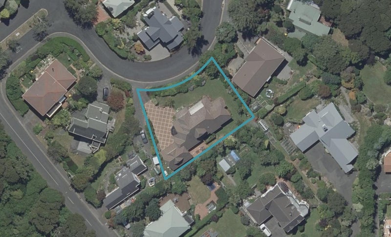 8 Garden Place, Glenleith, Dunedin - Carousel 1