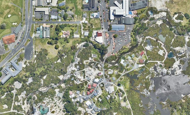 1 Wahiao Drive, Whakarewarewa, Rotorua - Carousel 1