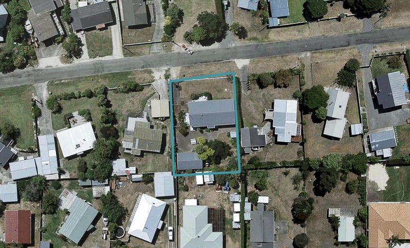 16 Gillies Crescent, Waimarama, Havelock North - Carousel 1