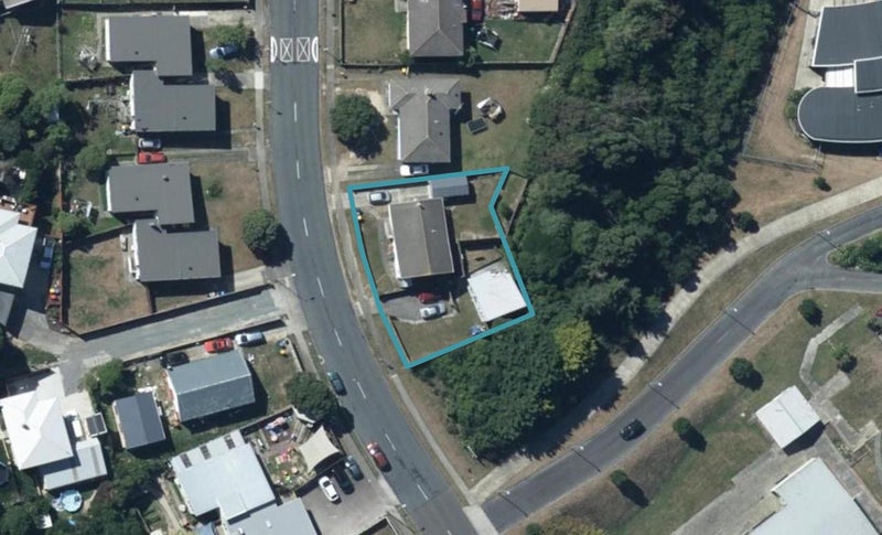 1 Takapuwahia Drive, Takapuwahia, Porirua - Carousel 1