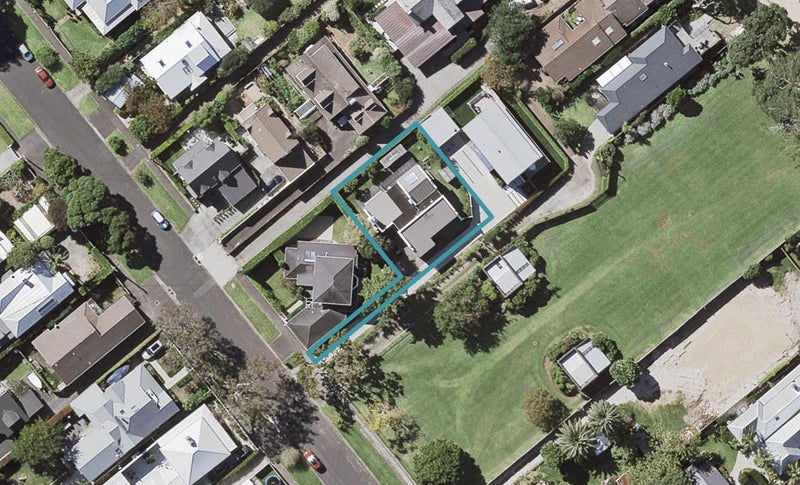 22 Oxford Terrace, Devonport, Auckland - Carousel 1