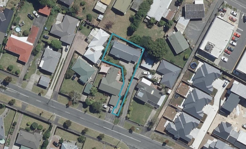 29A MacDonald Road, Glenview, Hamilton - Carousel 1